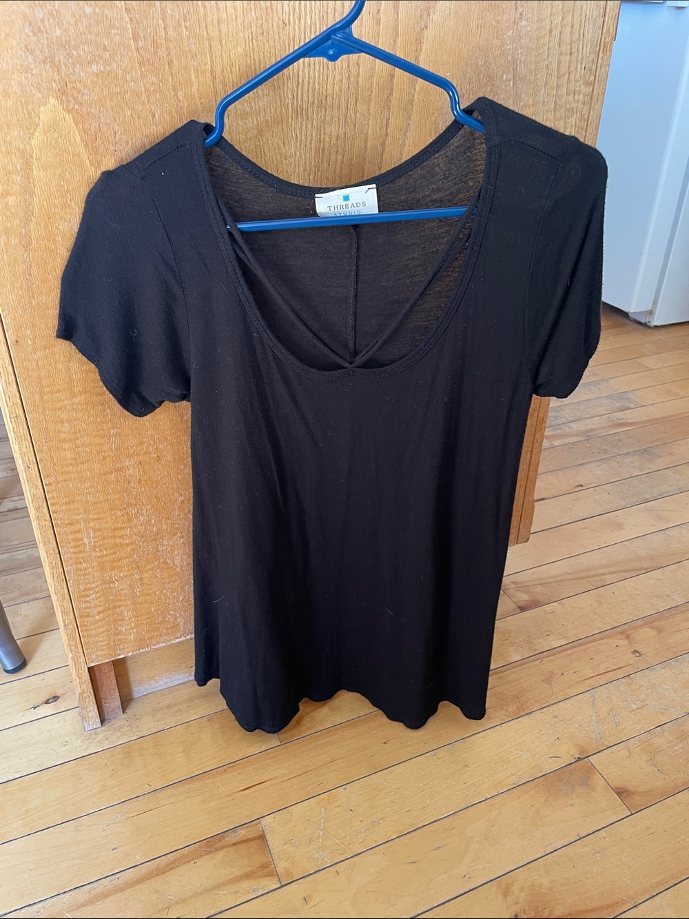 Threads Black Scoop-Neck Short Sleeve Tee